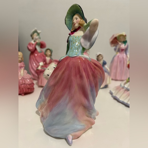 Royal Doulton Vintage Figurine Autumn Breezes - Picture 3 of 6